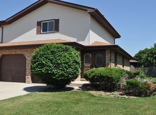 893 Meadow Ridge Ln, New Lenox, IL 60451