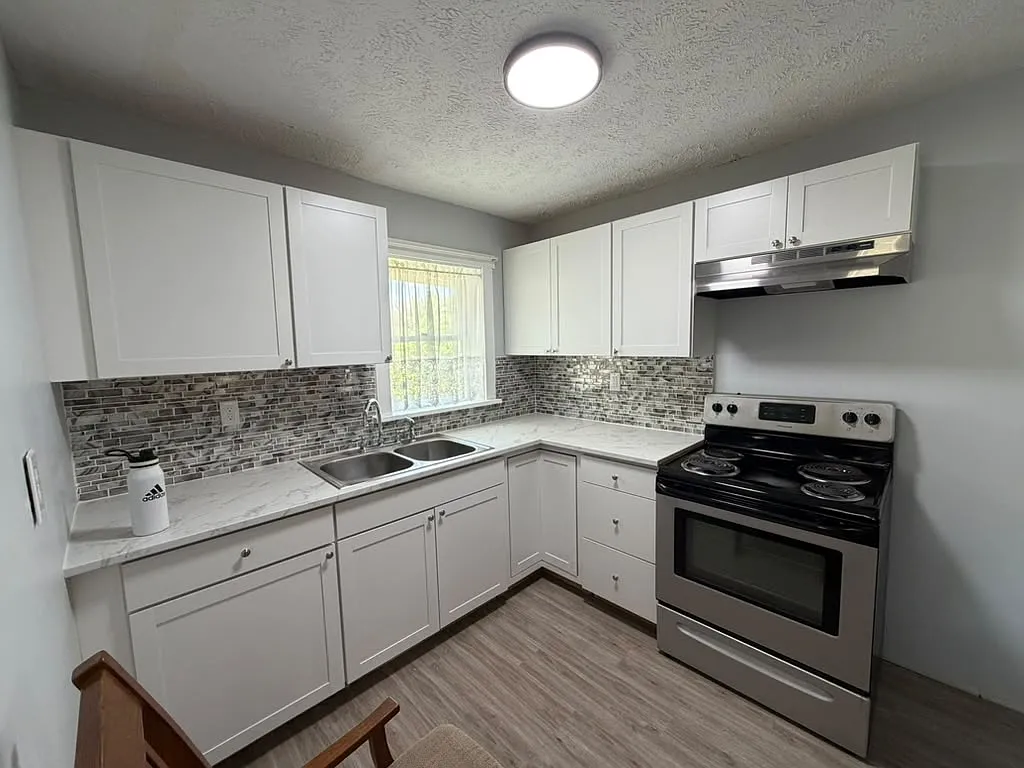 2 bed, 877 sqft, $1,100 — Photo 2