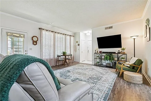 2 bed, 2.0 bath, 1050 sqft, $1,250 — Photo 4
