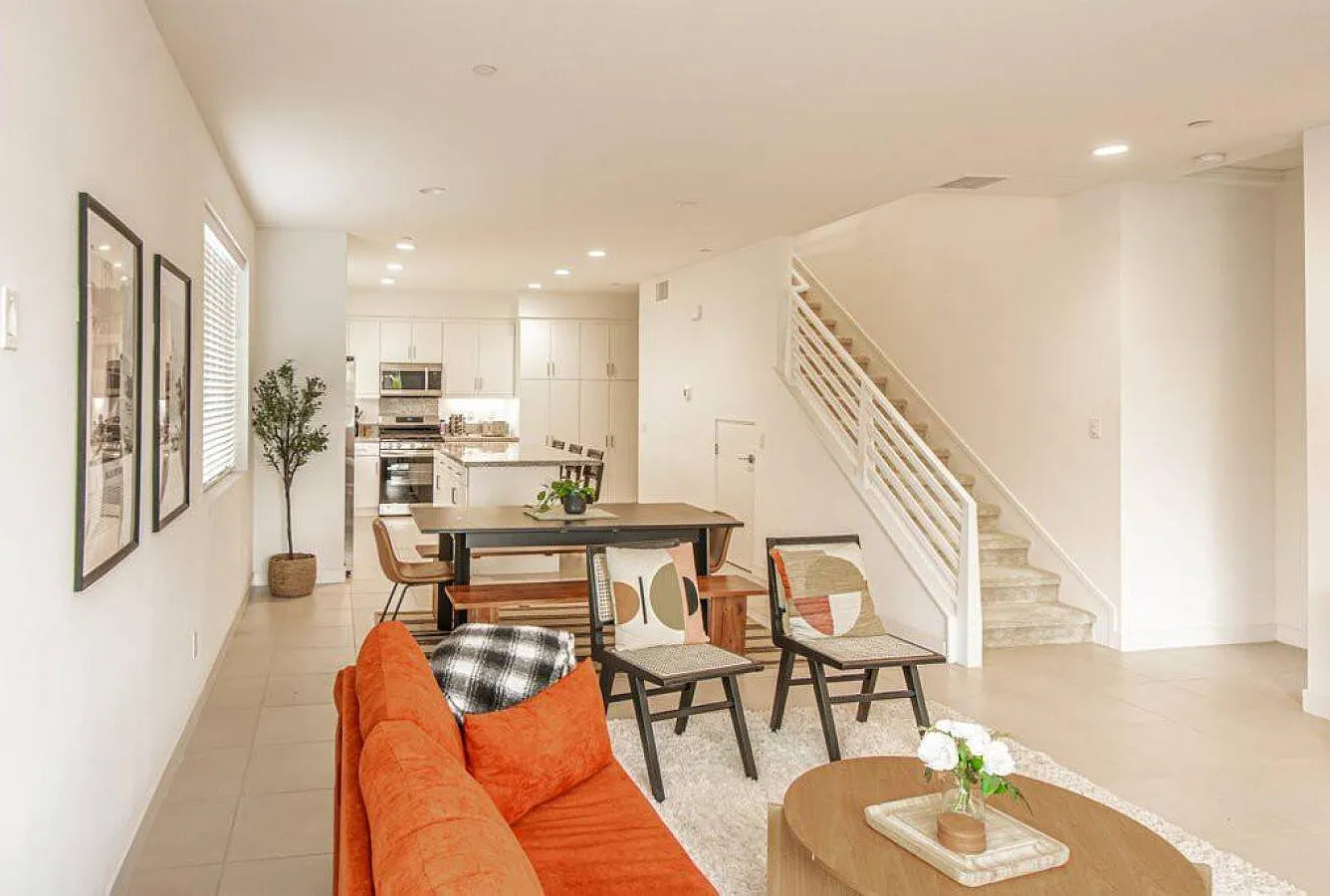 3 bed, 2.5 bath, 1951 sqft, $4,500 — Photo 3