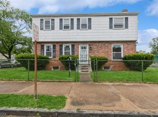 102 S 35th St, Camden, NJ 08105