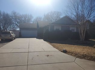 1325 E Spring Cir, Haysville, KS 67060