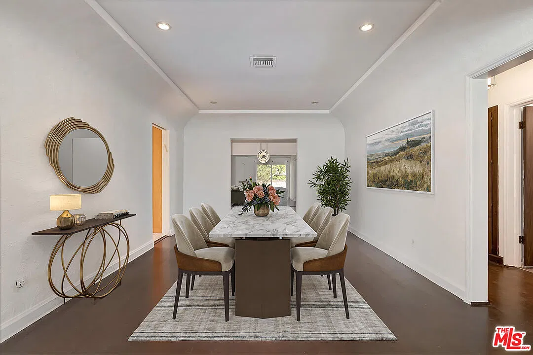3 bed, 2.5 bath, 2122 sqft, $8,950 — Photo 3
