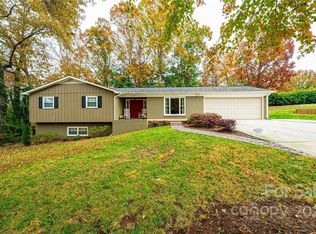 2020 12th St NE, Hickory, NC 28601