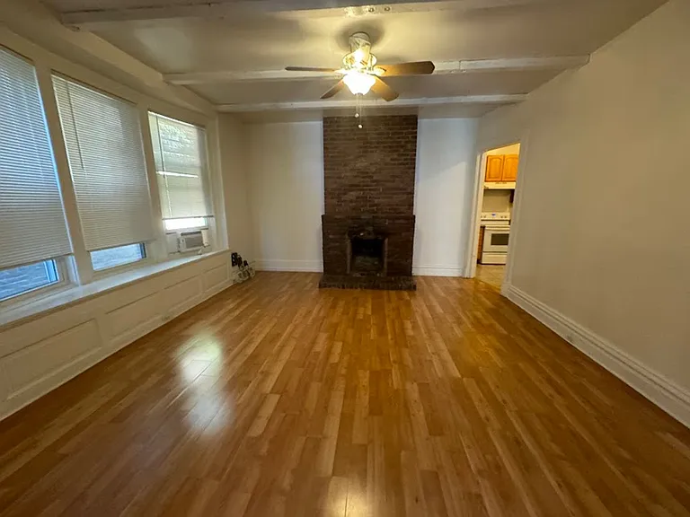 5526 Howe Street — Photo 7