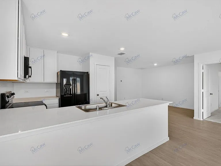 639 Montclair Ave — Photo 4