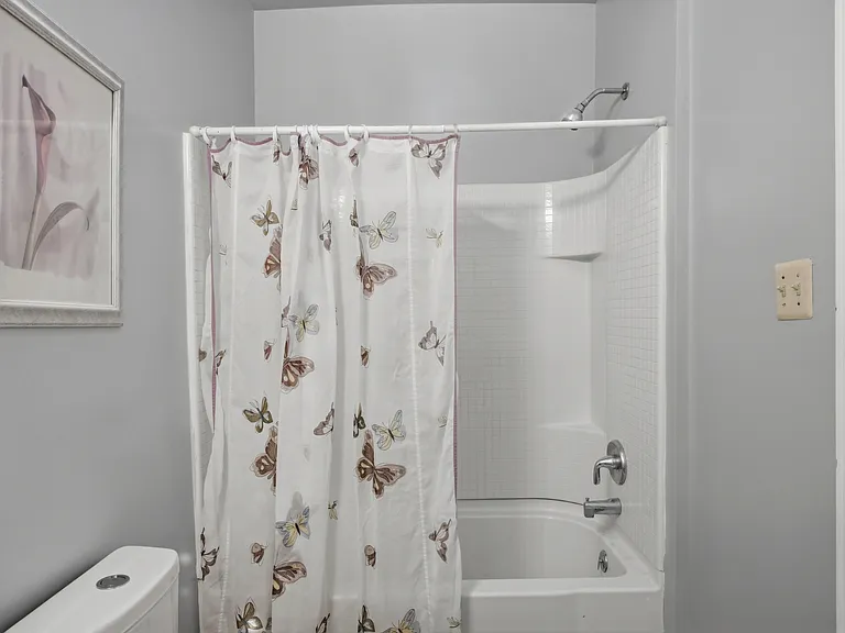 1006 W Washington St — Photo 13