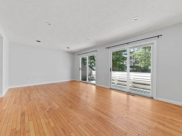 52 River St — Photo 10