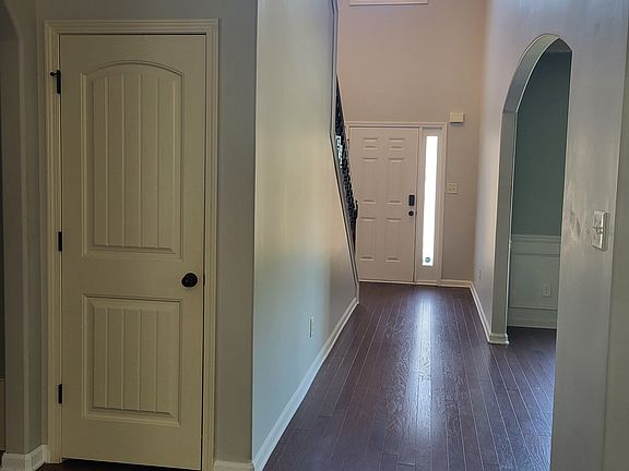 5th image of 10 Chickapee Ct