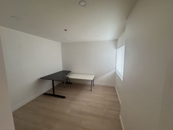 8203 Greenbush Ave