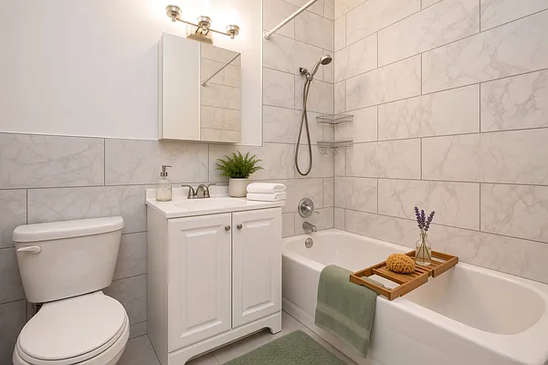 Bathroom, photo 1