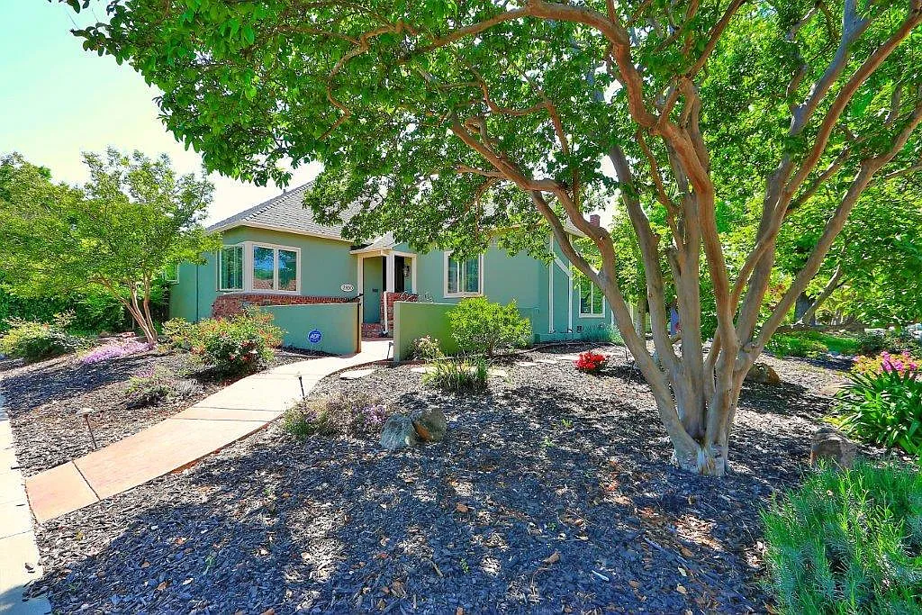 2890 Castro Way photo 1