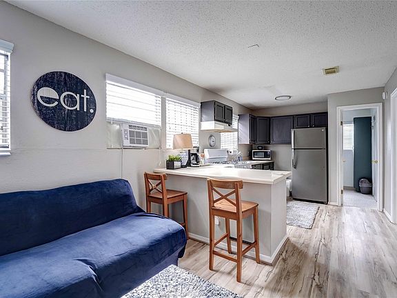 2nd image of 3019 Prospect St #4