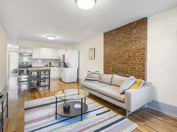 3rd image of 346 Chauncey St #1