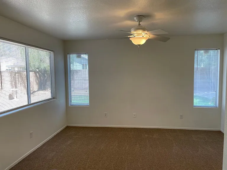 6831 S 33rd Dr — Photo 11