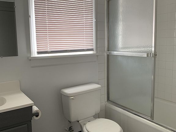 4th image of 619 Lincolnway E #1