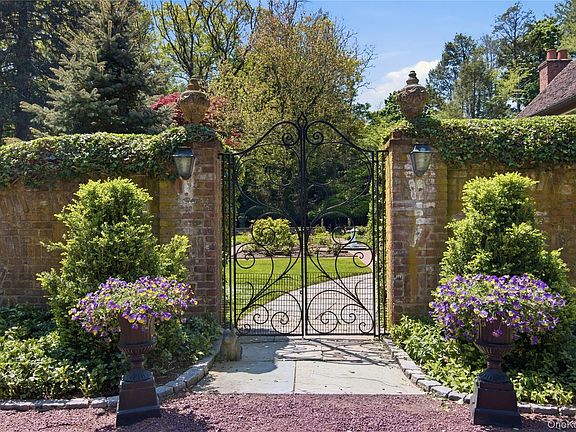 5th image of 285 Piping Rock Road