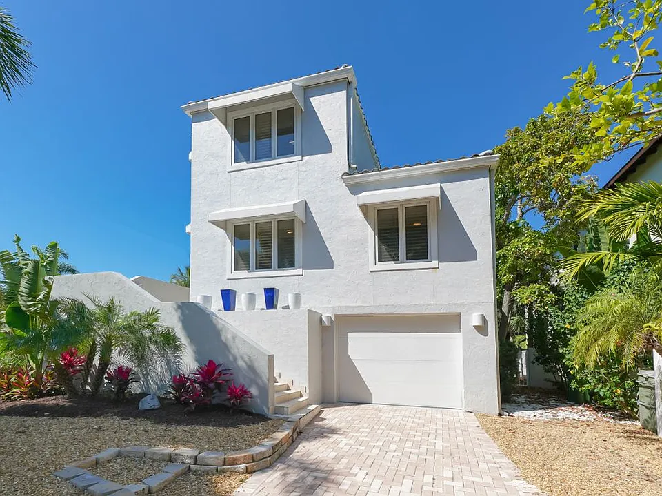 228 Van Buren Dr