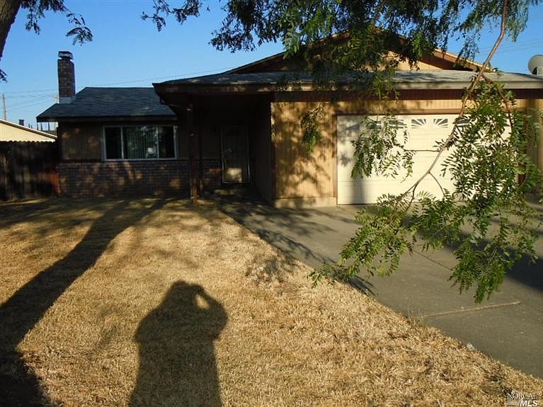 2nd image of 2060 Calder Ct