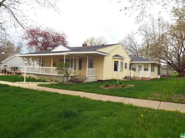 809 8th Ave, Sibley, IA 51249