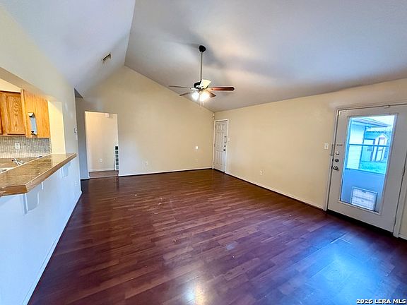 4th image of 302 Renee Dr