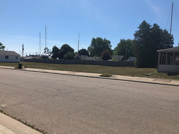 5th image of 4 S Lake St