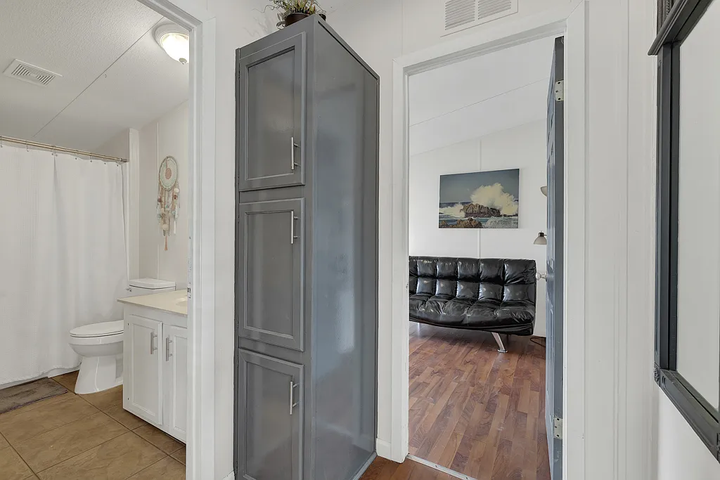 3 bed, 1600 sqft, $1,700 — Photo 2