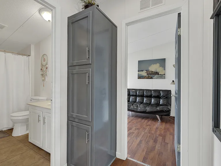 570 Froboese Ln — Photo 2