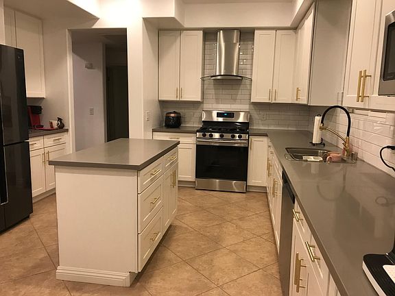 4th image of 681 S Norton Ave