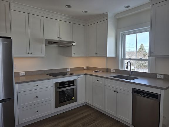 4th image of 10 Bayview St #B