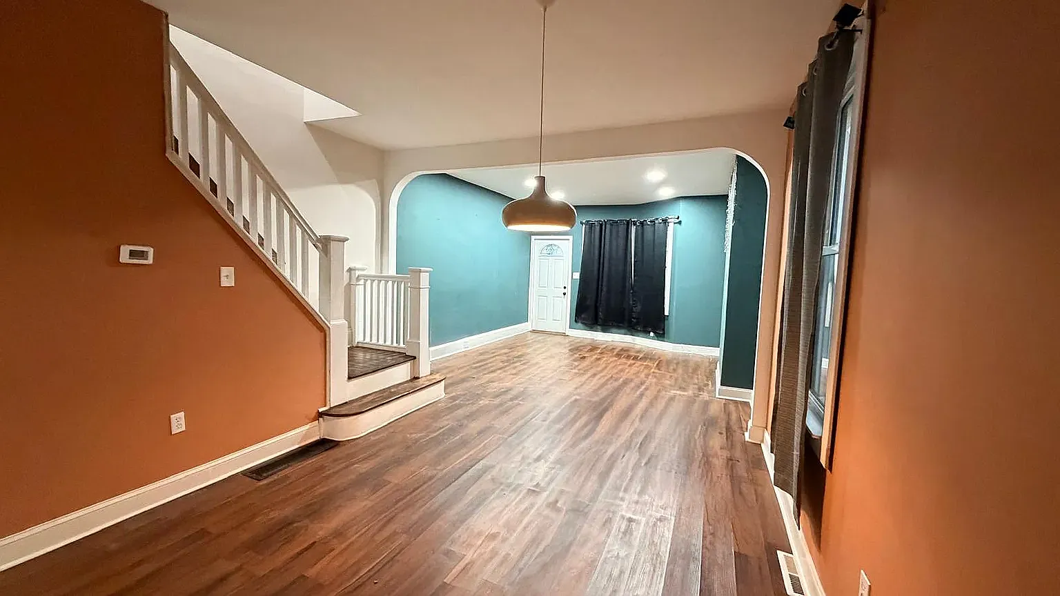 4 bed, 1.5 bath, 1300 sqft, $2,650 — Photo 2