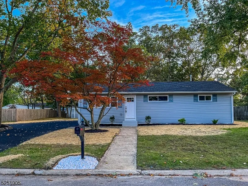 24 Clark Dr photo 1