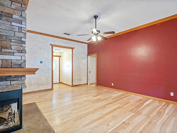 4th image of 6343 N Park Dr