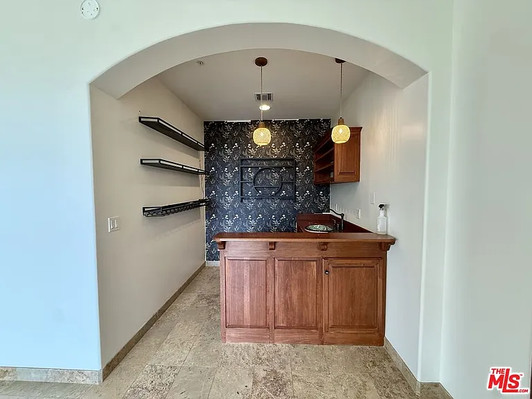 10827 Pacific View Dr — Photo 11