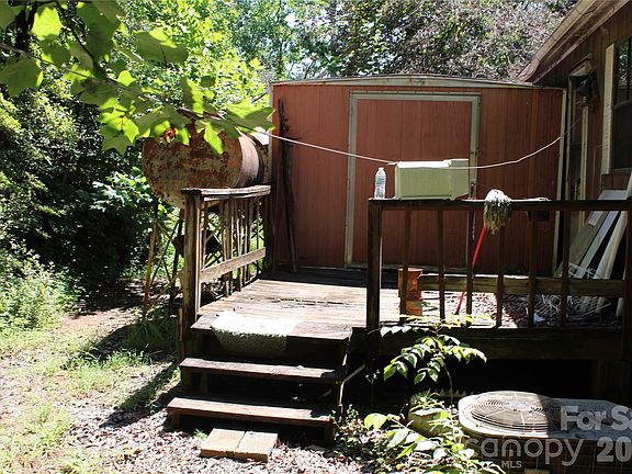 4th image of 3041 Bills Creek Rd