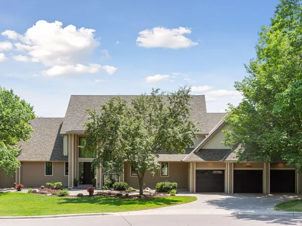 13933 Oakland Pl, Minnetonka, MN 55305