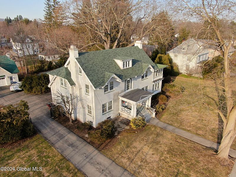4th image of 77 Oakland Avenue