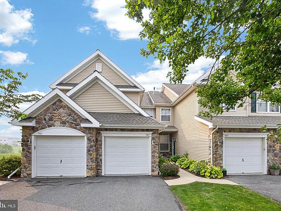 4th image of 601 Country Ln