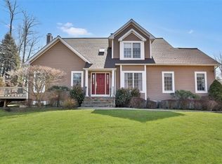 8 Caruso Pl, Armonk, NY 10504