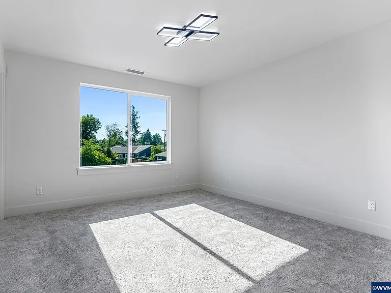 4827 Elvira St N — Photo 31