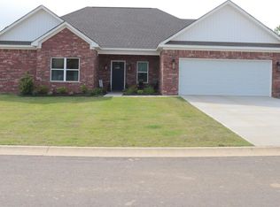 1 Oaks Ln, Greenbrier, AR 72058