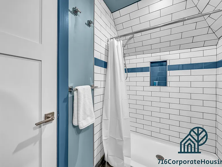 44 E Utica St #3D — Photo 7