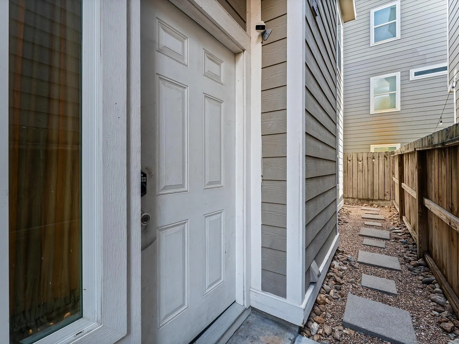 2 bed, 2.5 bath, 1524 sqft, $1,900 — Photo 3