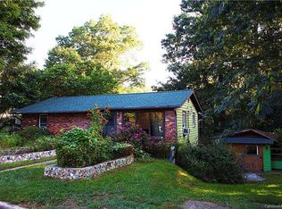 390 Riverview Dr, Asheville, NC 28806