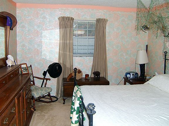 Master Bedroom (1 side)