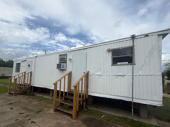 5th image of 1110 Walton St Trailer 9