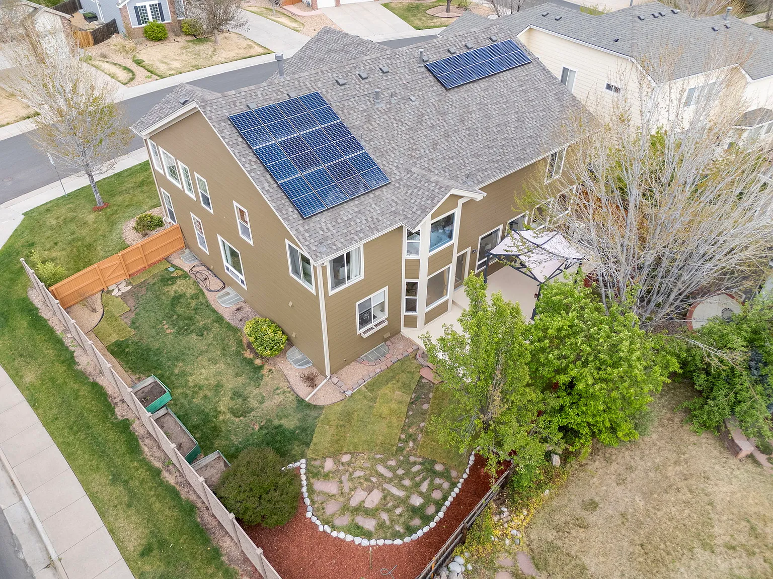 7 bed, 5817 sqft, $4,300 — Photo 4