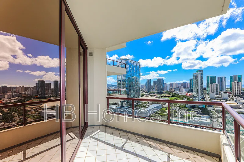 2 bed, 2.0 bath, 911 sqft, $4,300 — Photo 2