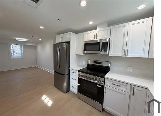 1001 Douglas St NE #C — Photo 9