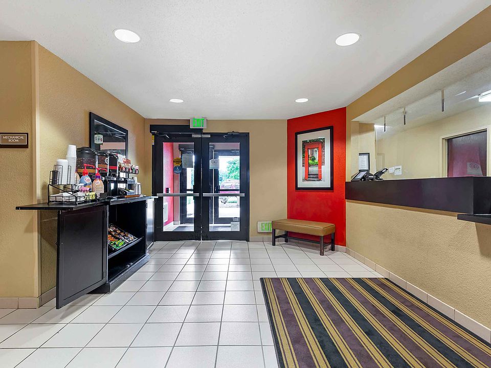 Lobby and Guest Check-in